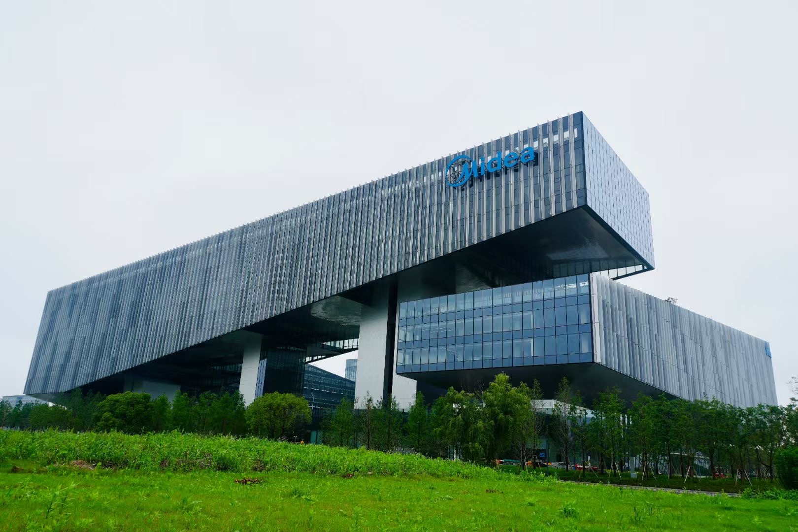 上海美的全球创新中心投入使用 ga黄金甲平台美的光伏助力绿色价值